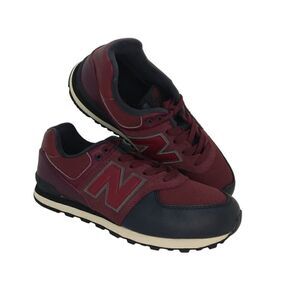 New Balance 574 Girls Pre-owned Suede Burgundy/Black Sneakers - sz. 3 1/2W